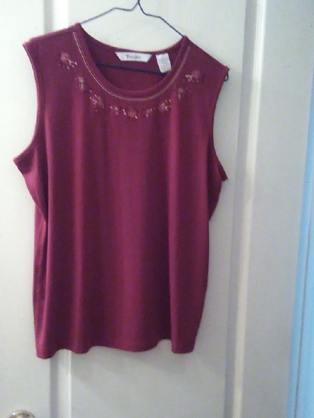 Sleeveless Embellished Women's Top - Burgundy